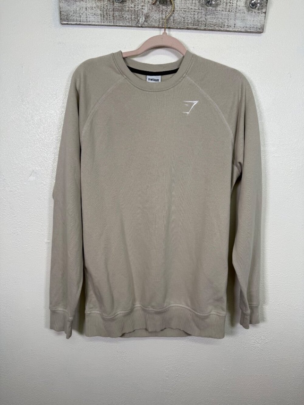 Gymshark Mens Beige Logo Crest Sweatshirt Athleisure Casual Gym Workout Medium